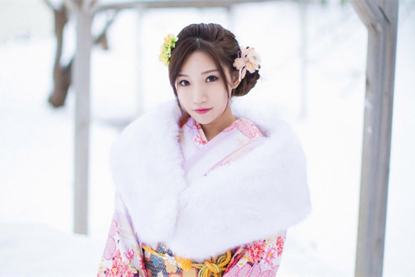 小嫩模酒店被导演潜规则